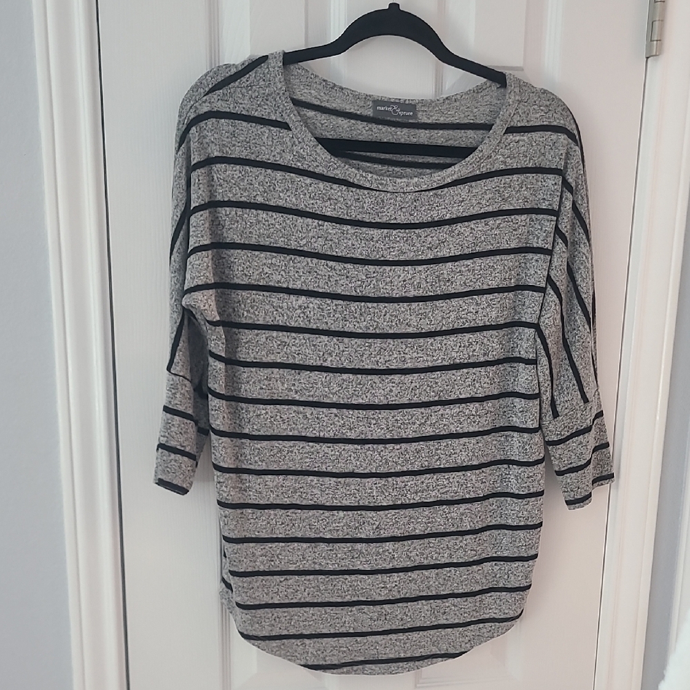 Market & Spruce Heathered Gray and Black Knit Top
